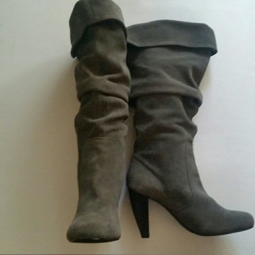 Steve Madden Denvur Grey Suede Boots